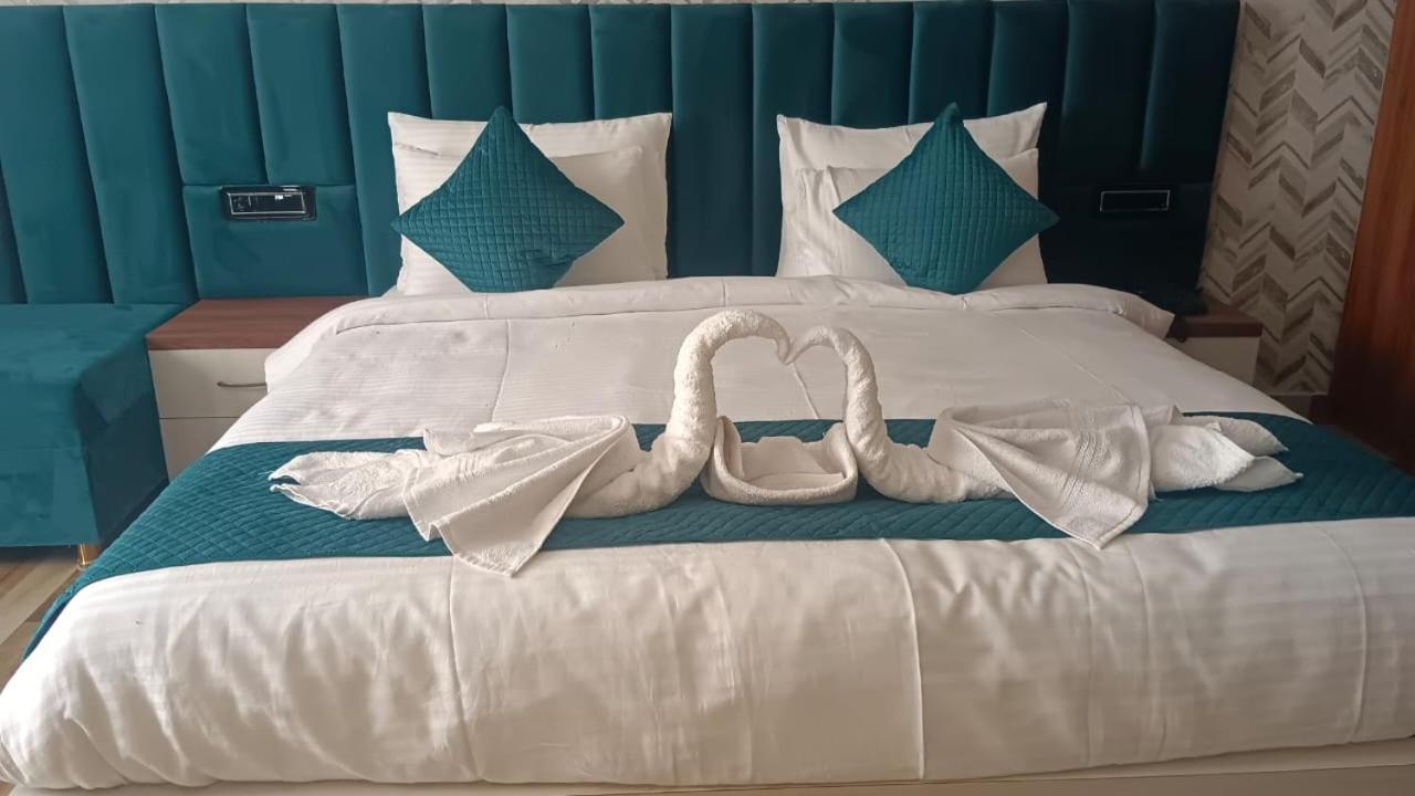 Hotel Golden Peacock Харидвар Экстерьер фото